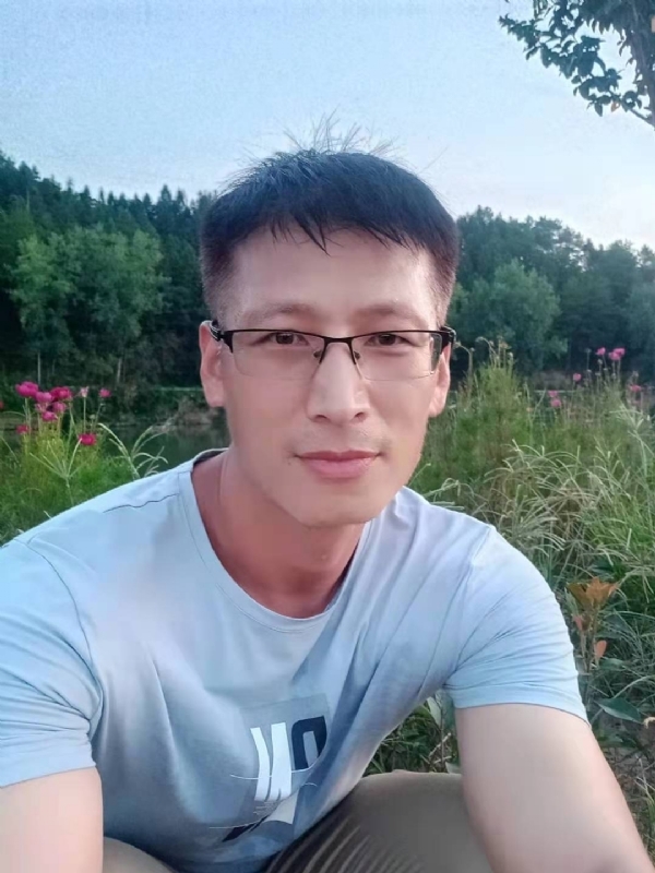 零零柒的第一张照片--光泽征婚网
